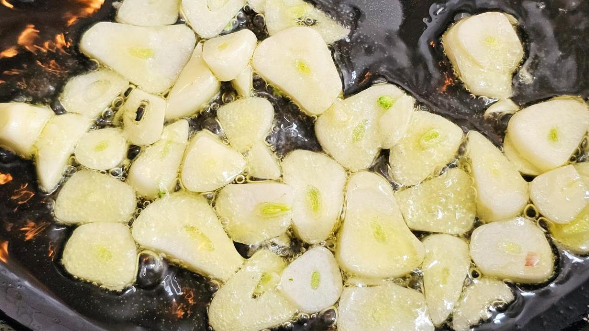 Tinggalkan prasangka Anda tentang aroma bawang putih dan manfaatkan khasiatnya dengan 5 resep ini