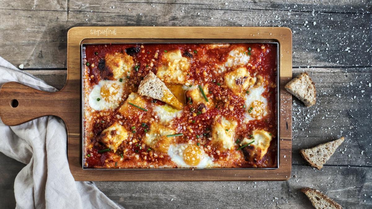 Manfaatkan sisa lasagna dan siapkan llauna dengan telur puyuh yang tak tertahankan